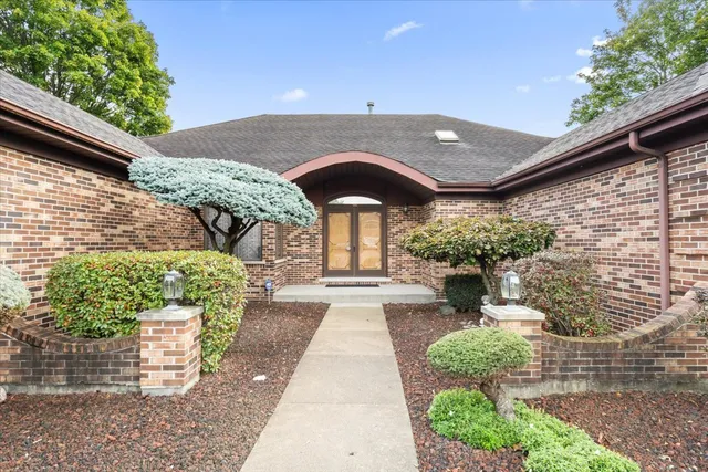 $669,900 | 703 Newcastle Lane, Prospect Heights, IL 60070