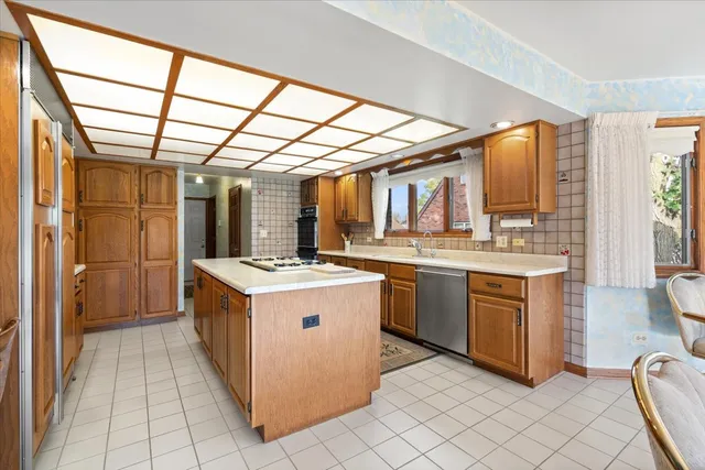 $669,900 | 703 Newcastle Lane, Prospect Heights, IL 60070