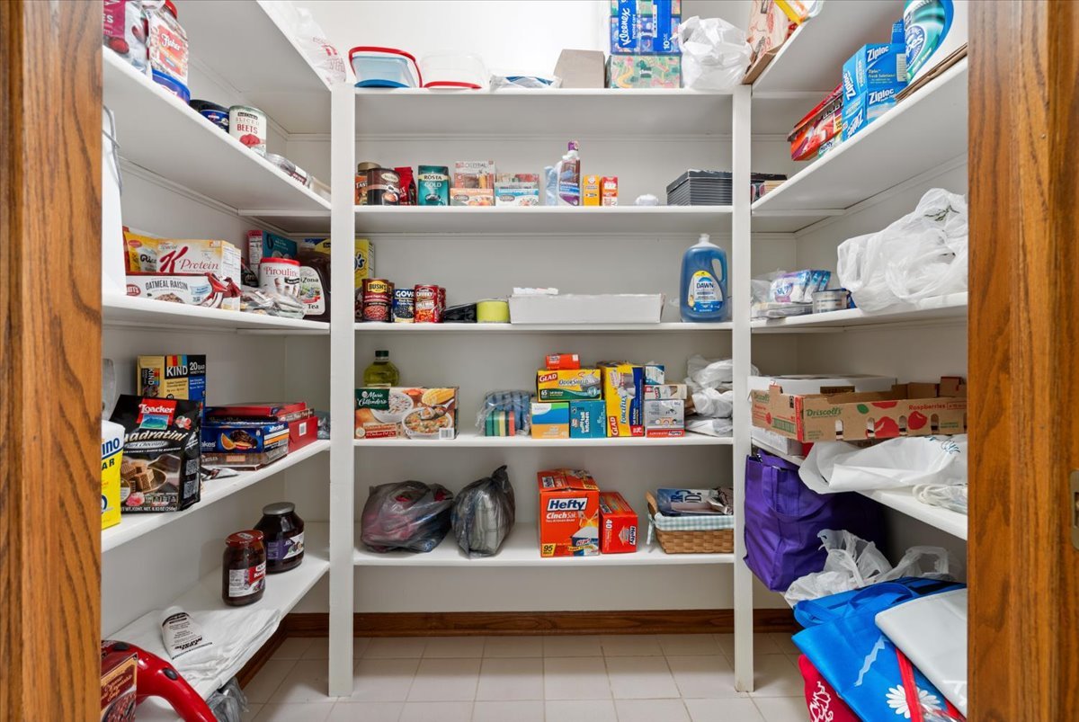 703 Newcastle Lane Prospect Heights, IL 60070 - Photo 19 of 45 a room with storage and a book shelf