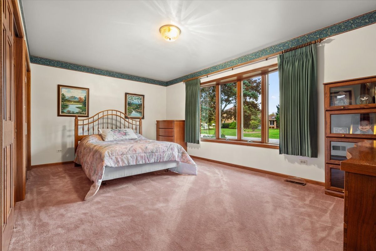 703 Newcastle Lane Prospect Heights, IL 60070 - Photo 29 of 45 a bedroom with a large bed and a large window