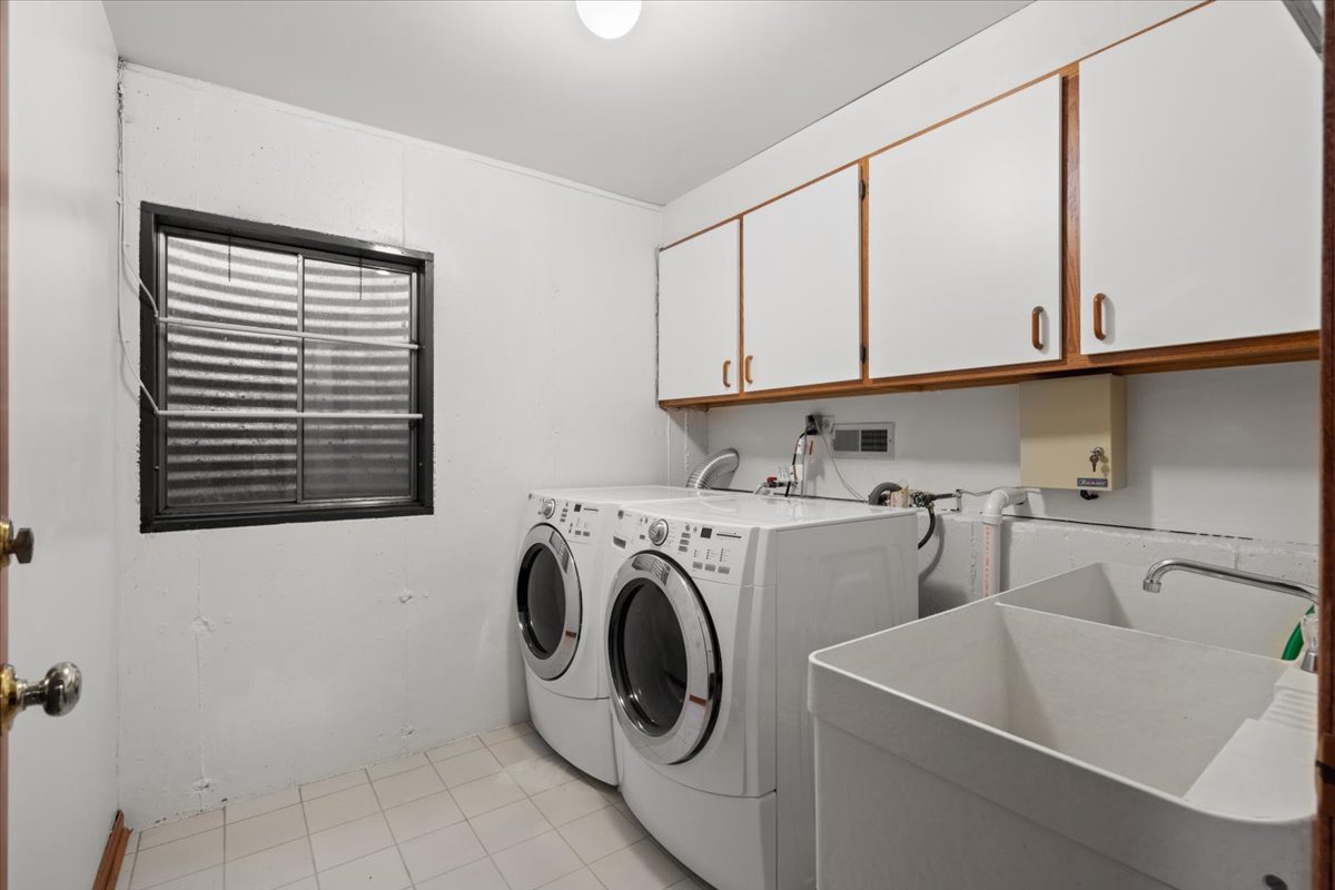 703 Newcastle Lane Prospect Heights, IL 60070 - Photo 37 of 45 a utility room with dryer and washer