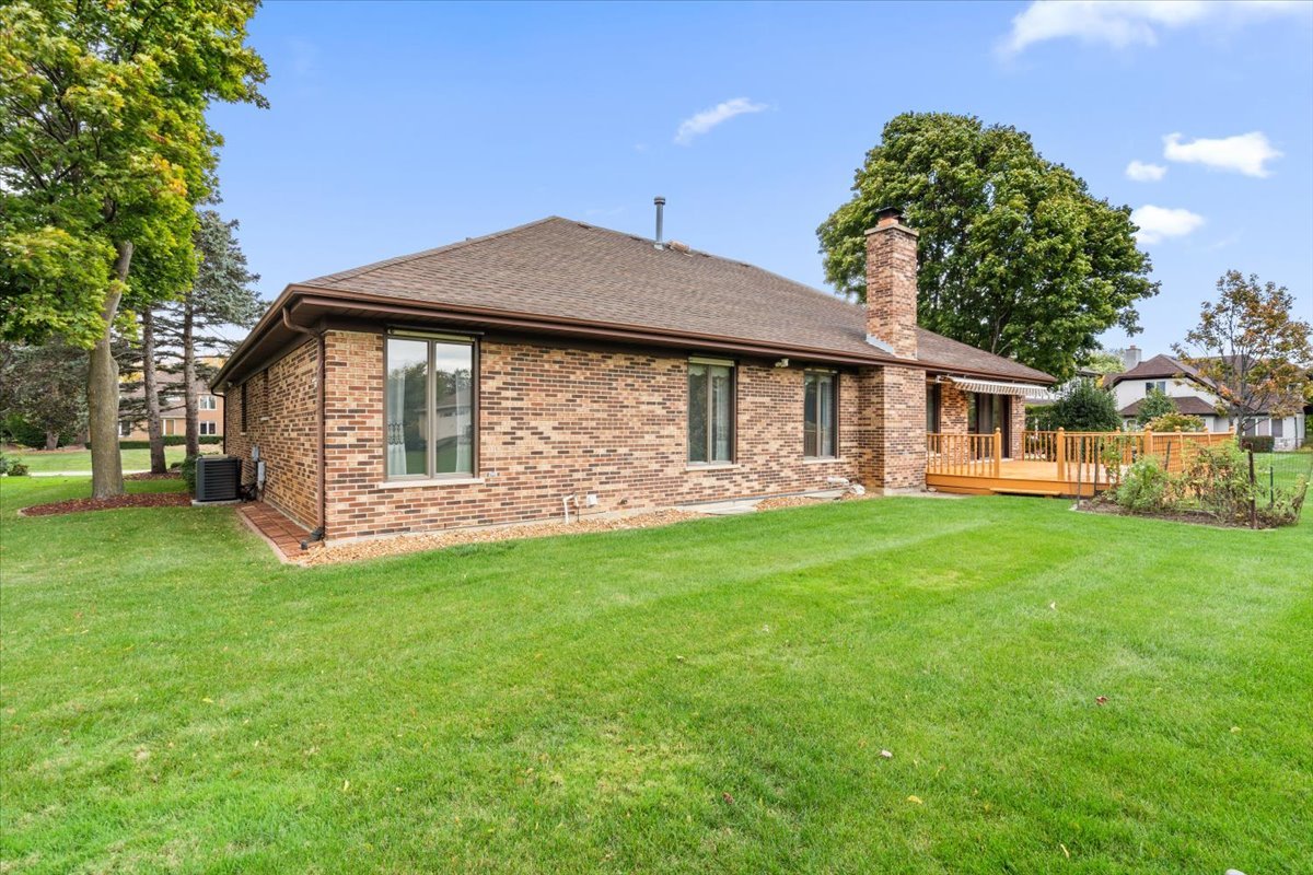 703 Newcastle Lane Prospect Heights, IL 60070 - Photo 40 of 45 a front view of a house with a garden