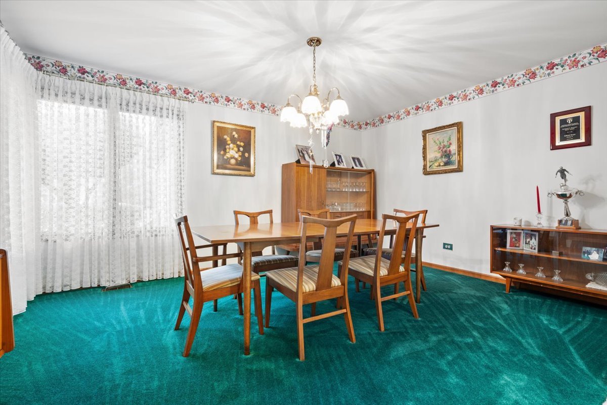 703 Newcastle Lane Prospect Heights, IL 60070 - Photo 6 of 45 a dining room with furniture and window