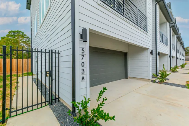 $699,990 | 5703-g & 5703h Balbo Street, Houston, TX 77091
