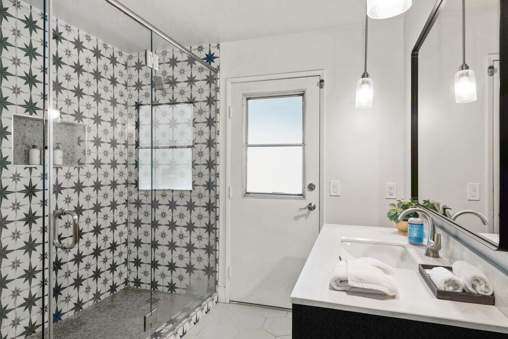 3060 East Verona Road Palm Springs, CA 92262 - Photo 17 of 33 a bathroom with a sink a toilet and shower