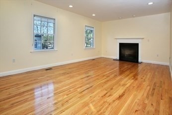 27 Sullivan Avenue Newton, MA 02464 - Photo 3 of 5