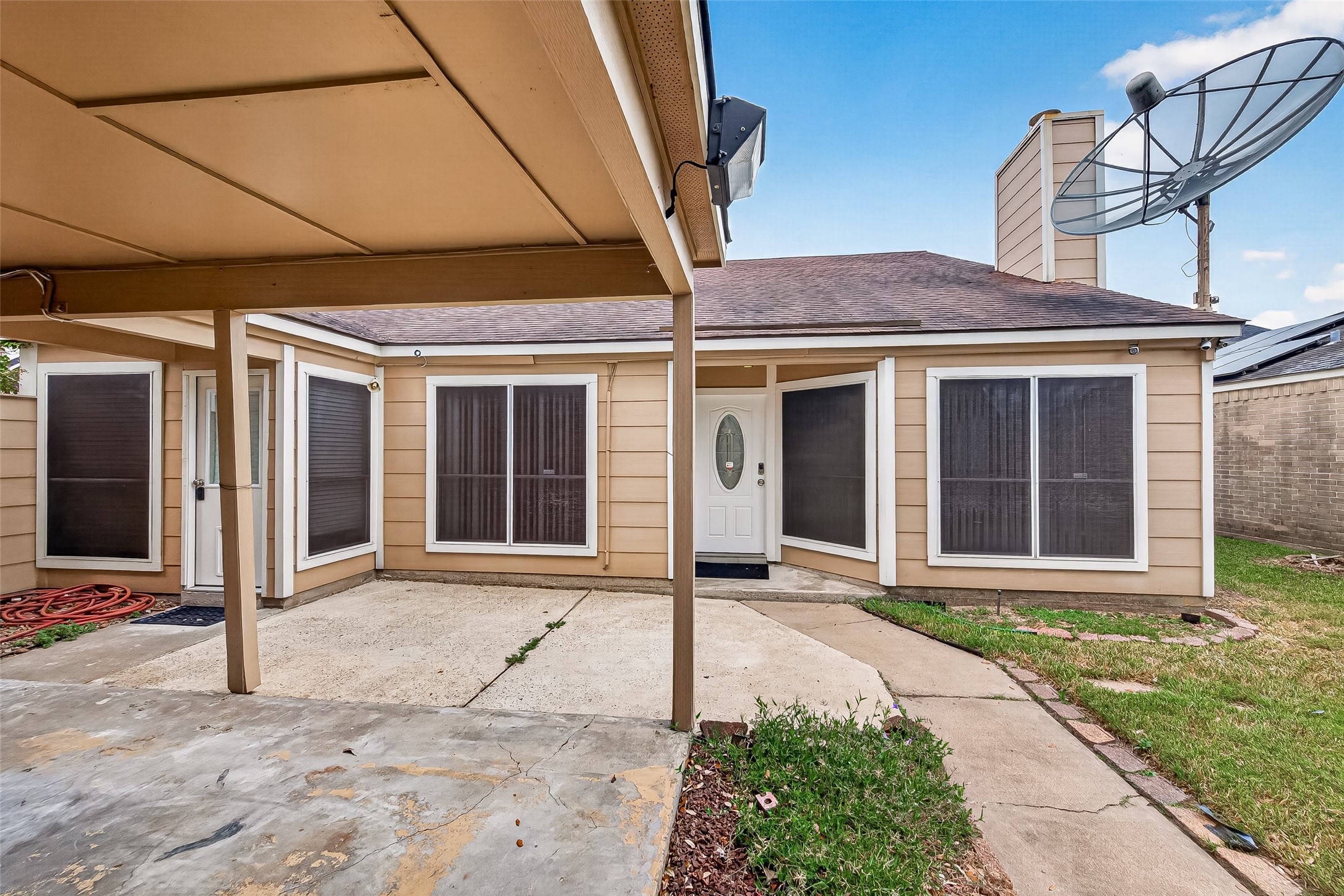 8142 Misty Ridge Lane Houston, TX 77071 - Photo 2 of 28 Gallery Image 2