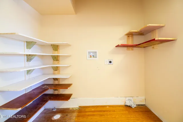 $287,900 | 301 South Chamberlain Avenue, Rockwood, TN 37854