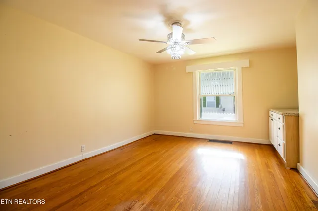 $287,900 | 301 South Chamberlain Avenue, Rockwood, TN 37854