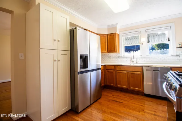 $287,900 | 301 South Chamberlain Avenue, Rockwood, TN 37854