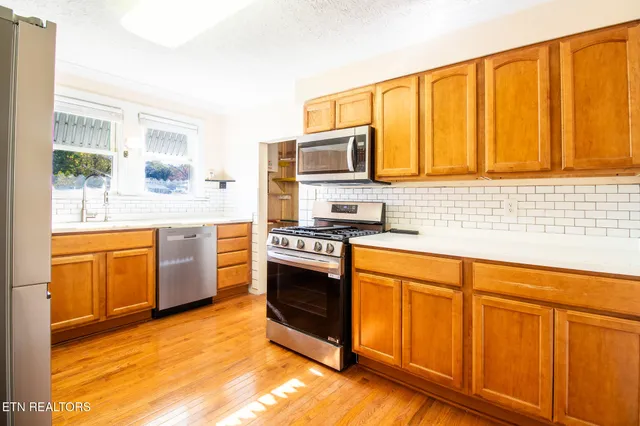 $287,900 | 301 South Chamberlain Avenue, Rockwood, TN 37854