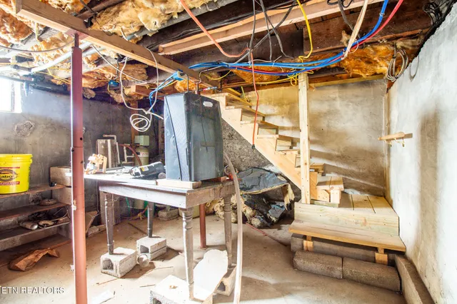 $287,900 | 301 South Chamberlain Avenue, Rockwood, TN 37854