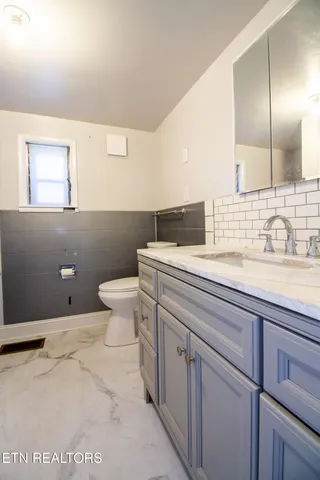 $287,900 | 301 South Chamberlain Avenue, Rockwood, TN 37854