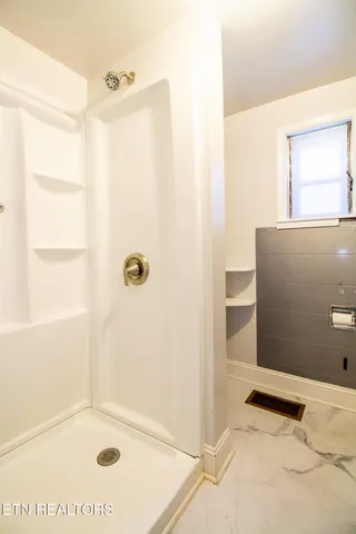 $287,900 | 301 South Chamberlain Avenue, Rockwood, TN 37854