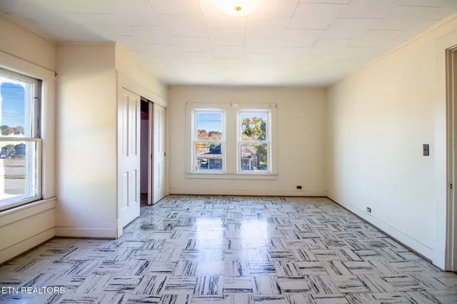 $287,900 | 301 South Chamberlain Avenue, Rockwood, TN 37854