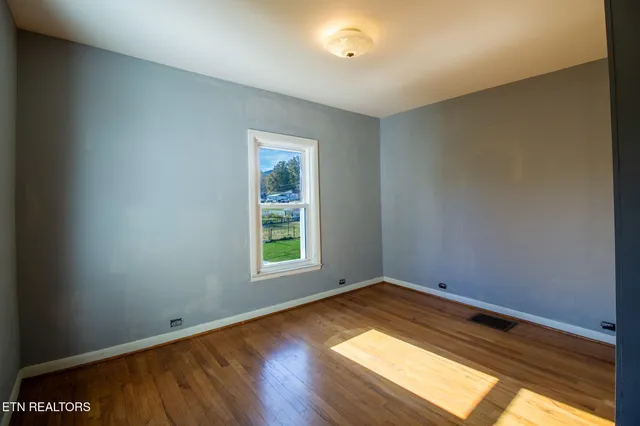 $287,900 | 301 South Chamberlain Avenue, Rockwood, TN 37854