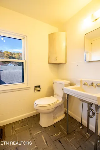 $287,900 | 301 South Chamberlain Avenue, Rockwood, TN 37854