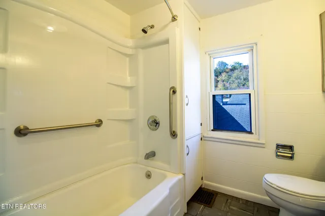 $287,900 | 301 South Chamberlain Avenue, Rockwood, TN 37854