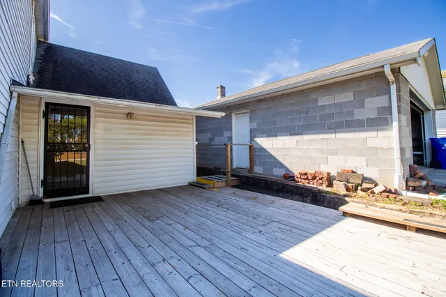 $287,900 | 301 South Chamberlain Avenue, Rockwood, TN 37854