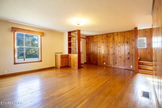 $287,900 | 301 South Chamberlain Avenue, Rockwood, TN 37854