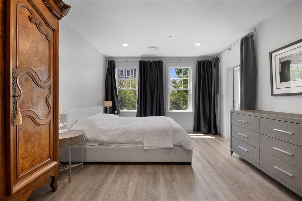 320 Middlesex Avenue, Unit B109 Medford, MA 02155 - Photo 7 of 21 a bedroom with a bed and a window