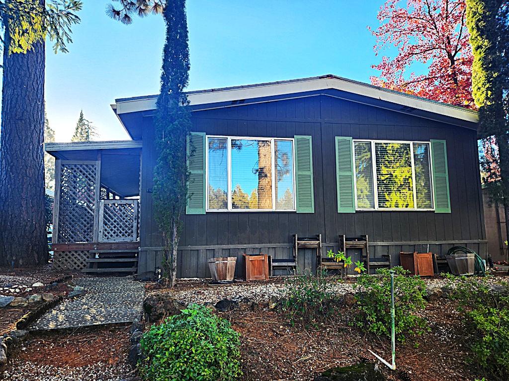 10113 Shamrock Lode Grass Valley, CA 95949 - Photo 29 of 34 a front view of a house with a yard