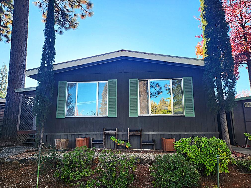 10113 Shamrock Lode Grass Valley, CA 95949 - Photo 31 of 34 a front view of a house with garden