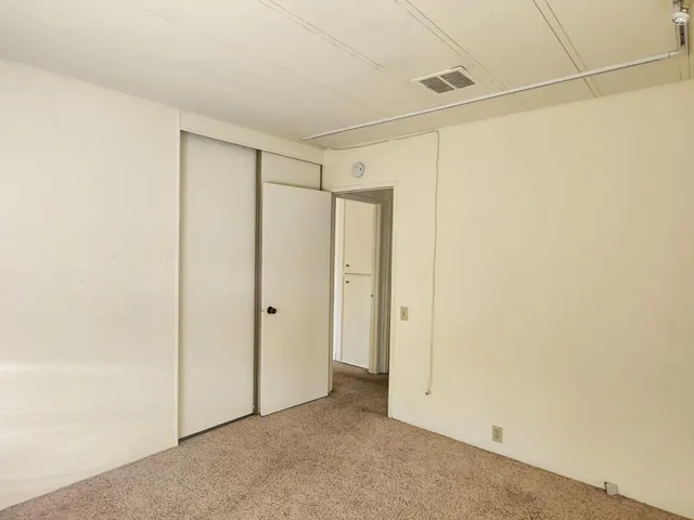 a view of empty room with ceiling fan
