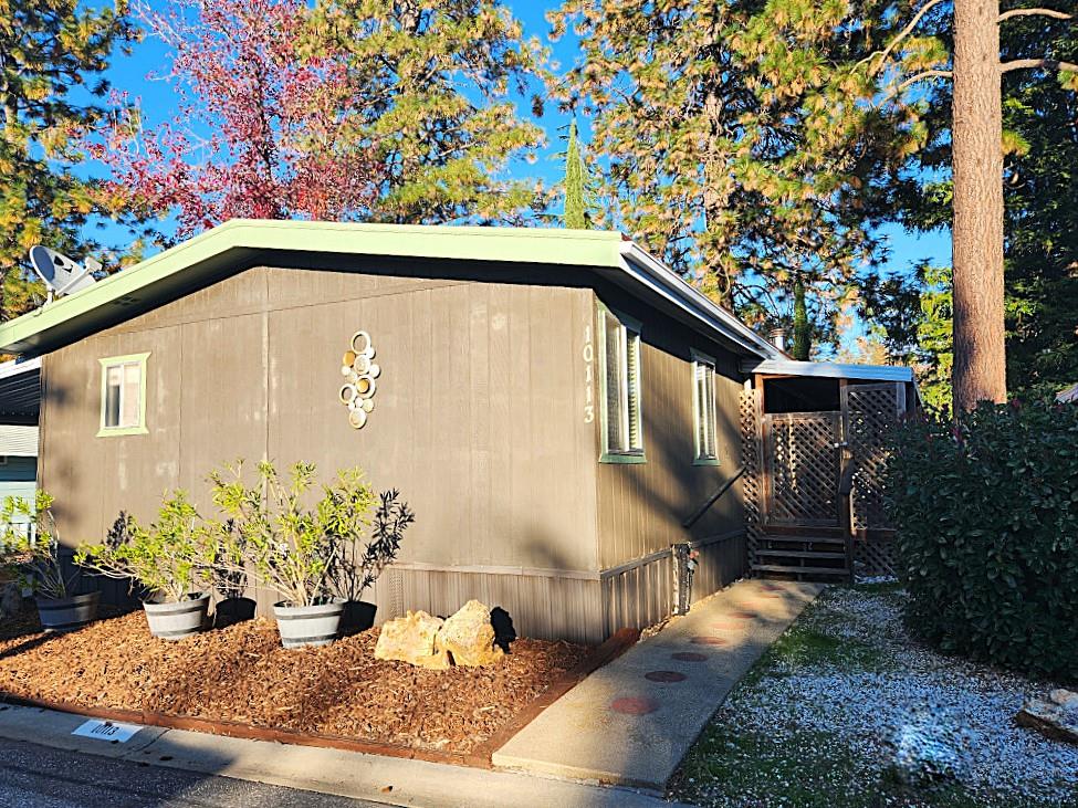 10113 Shamrock Lode Grass Valley, CA 95949 - Photo 8 of 34 a front view of a house with garden