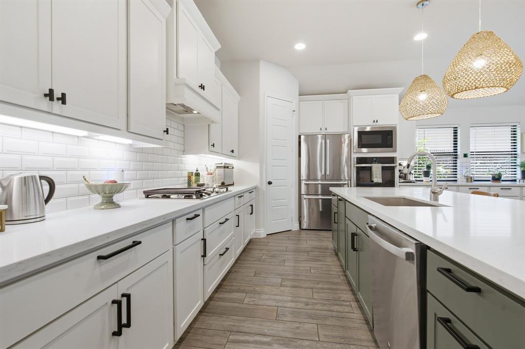 904 Fallbrook Avenue Denton, TX 76210 - Photo 7 of 30 a kitchen with stainless steel appliances a sink stove and refrigerator