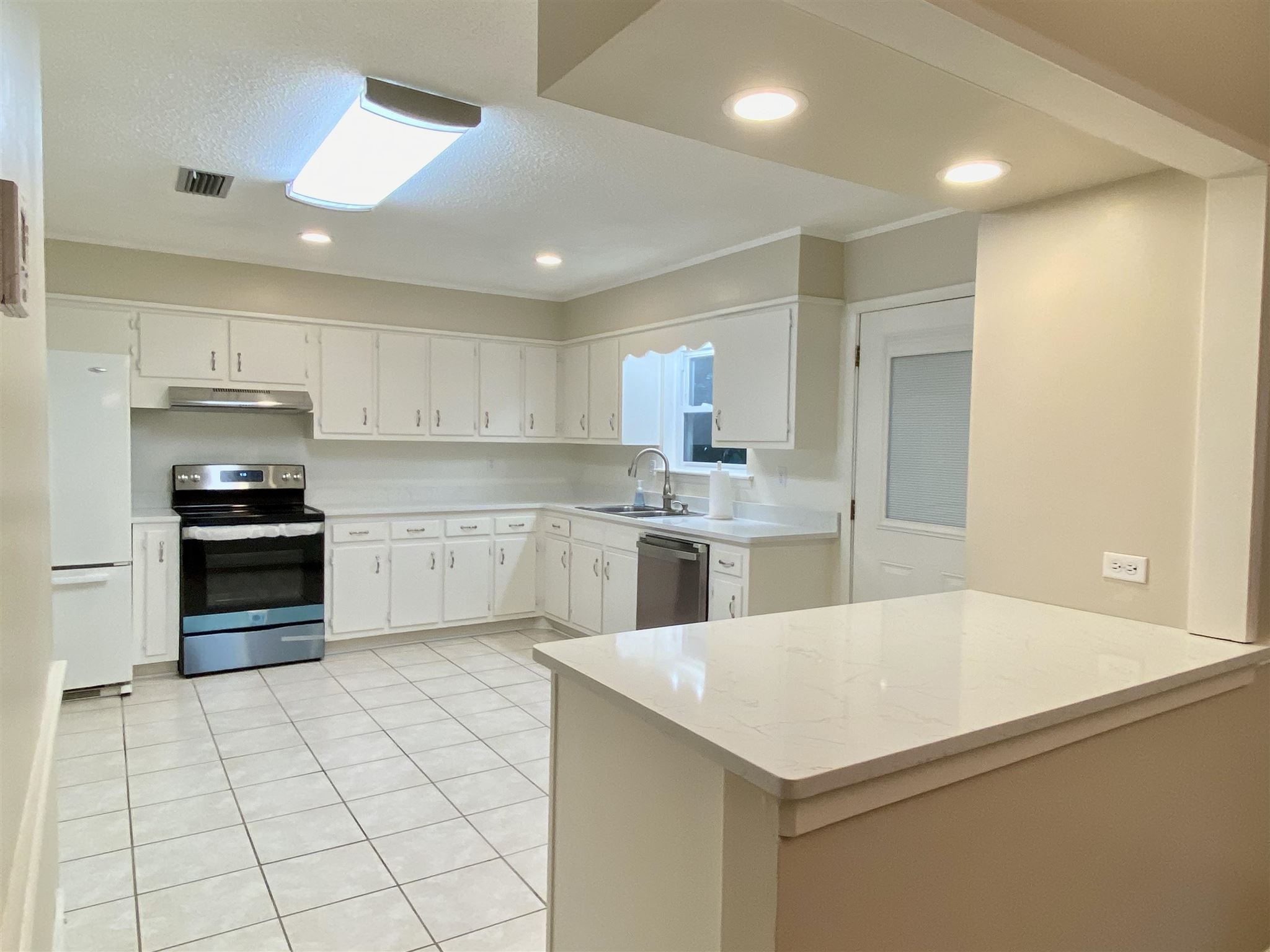 103 Windsor Drive Daphne, AL 36526 - Photo 3 of 29