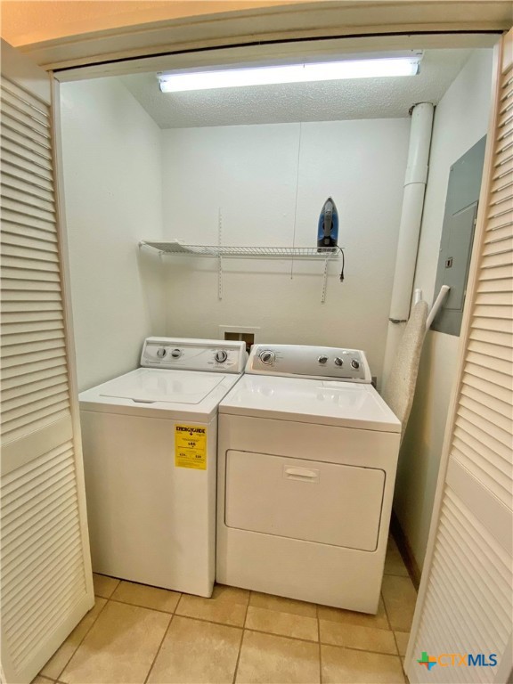 906 Lakeview Trail McQueeney, TX 78123 - Photo 6 of 13 a utility room with dryer and washer