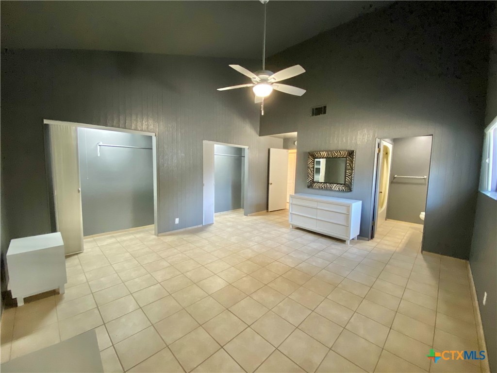 906 Lakeview Trail McQueeney, TX 78123 - Photo 9 of 13 a view of a livingroom with a furniture