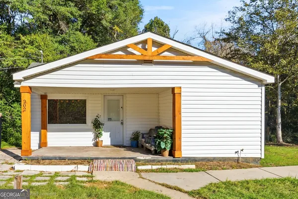 $189,900 | 202 Martin Luther King Jr Drive, Perry, GA 31069