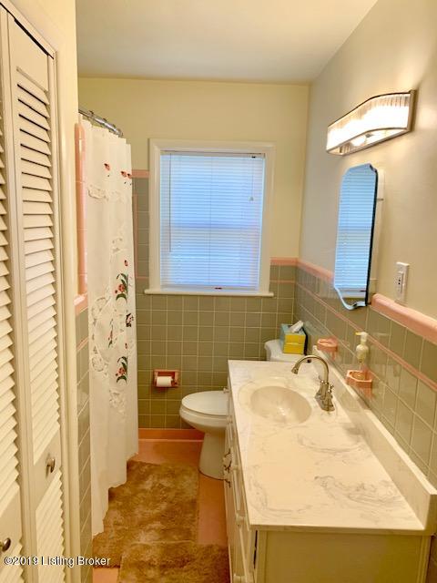 8605 Perry Road Louisville, KY 40222 - Photo 14 of 23 Full Bathroom in Hallway