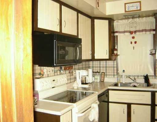306 East Buffalo Church Road Washington, PA 15301 - Photo 2 of 7 Kitchen.