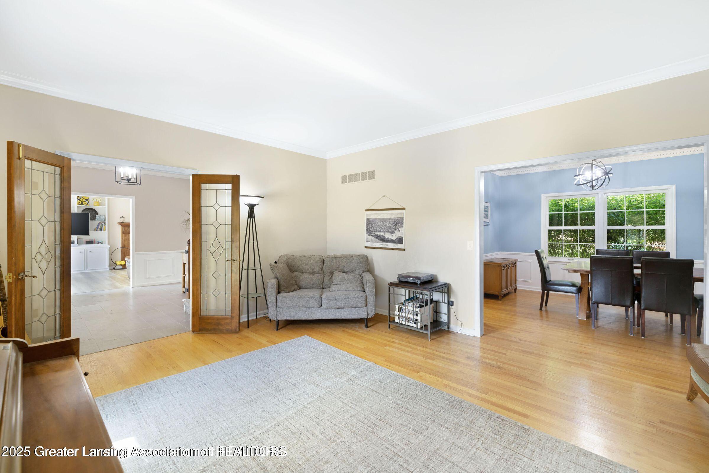 2038 Woodfield Road Okemos, MI 48864 - Photo 9 of 39 20250512185552668178000000-o
