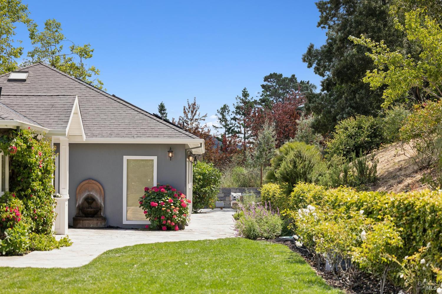 80 Montecito Road San Rafael, CA 94901 - Photo 5 of 99
