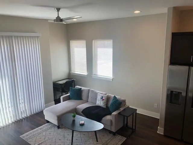 $1,800 | 324 Feliks Gwozdz Place, Unit 200, Fort Worth, TX 76104