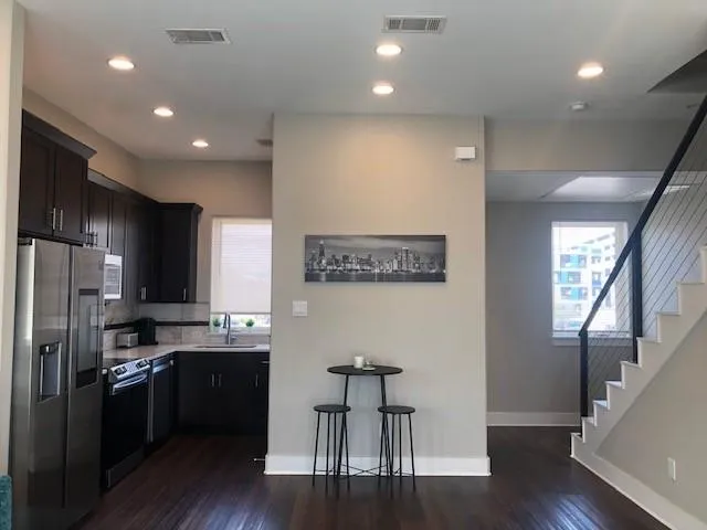 $1,800 | 324 Feliks Gwozdz Place, Unit 200, Fort Worth, TX 76104