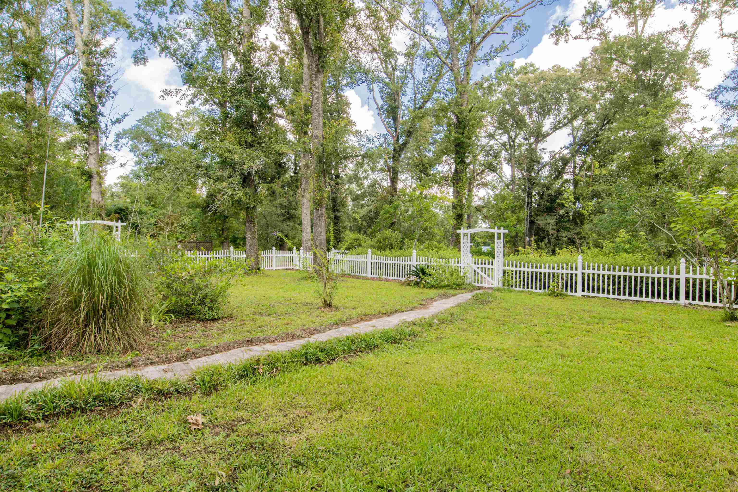 21390 Oak Ridge Drive Robertsdale, AL 36567 - Photo 7 of 44