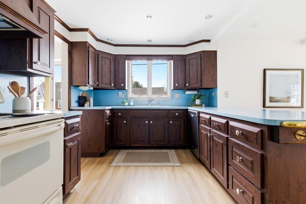 57 Wave Avenue Wakefield, MA 01880 - Photo 12 of 35