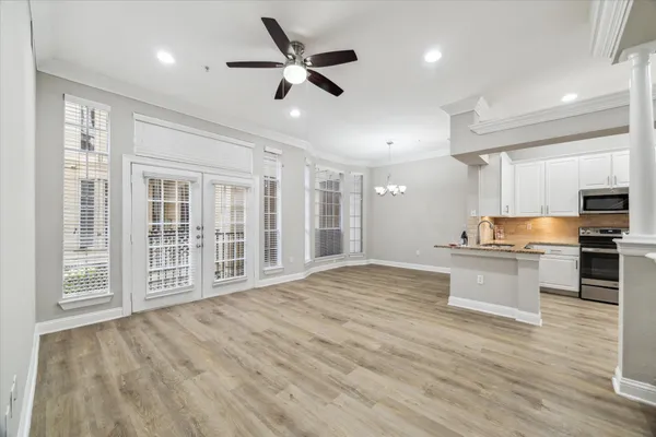 $2,533 | 5353 Memorial Drive, Unit 1038, Houston, TX 77007