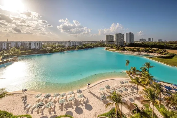 $5,900 | 2411 Laguna Circle, Unit 810, North Miami, FL 33181