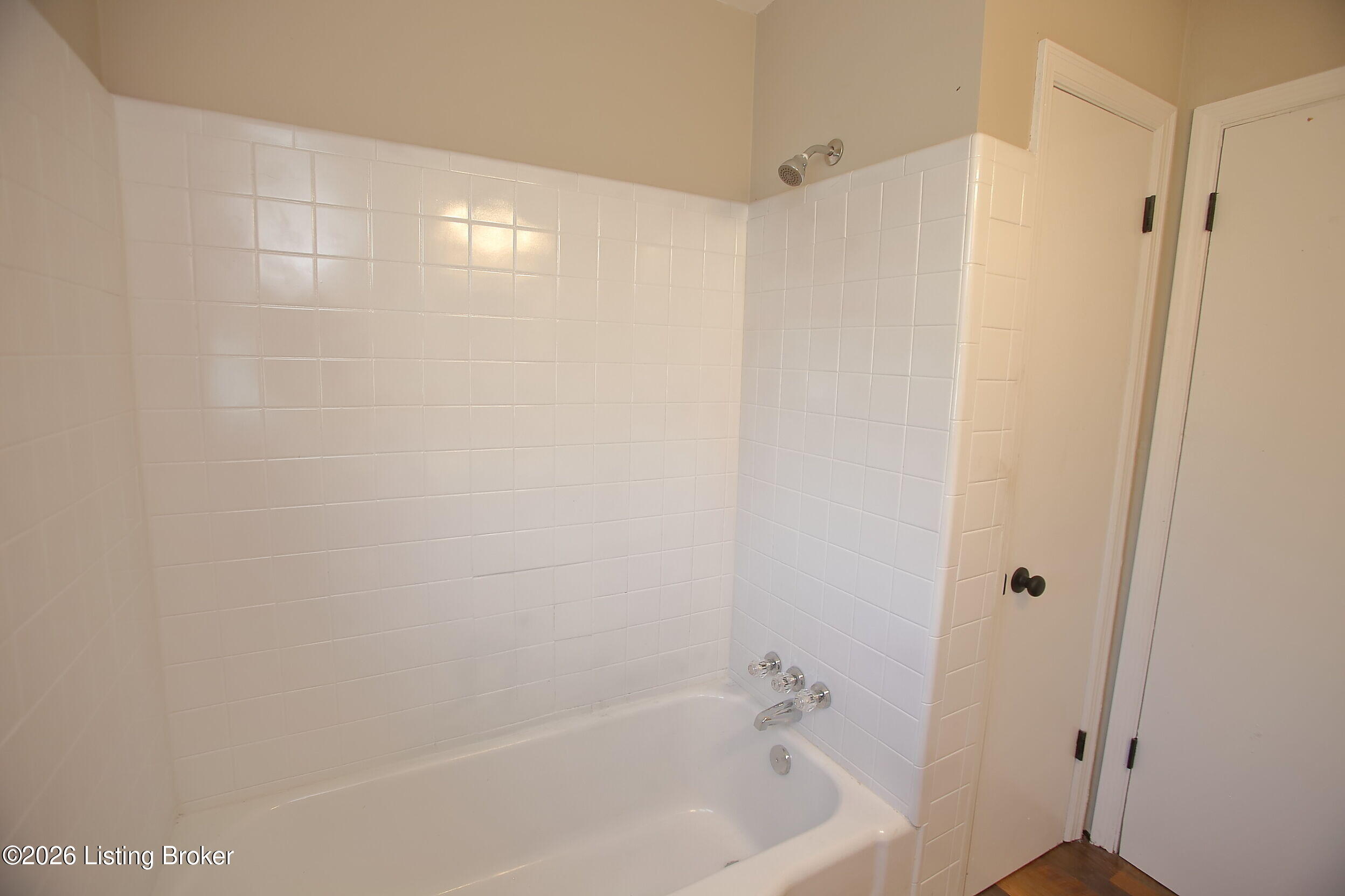 2905 Nepperhan Road Louisville, KY 40218 - Photo 37 of 56 Full Bath