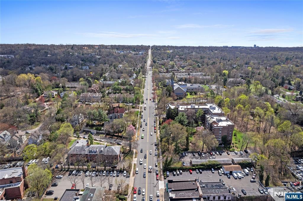 100 East Palisade Avenue, Unit B51 Englewood, NJ 07631 - Photo 33 of 37 an aerial view of a city