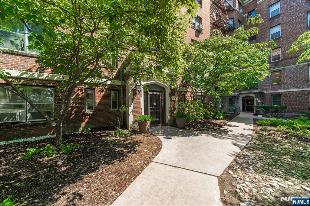 100 East Palisade Avenue, Unit B51 Englewood, NJ 07631 - Photo 4 of 37 a front view of a house with a garden