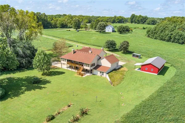 $800,000 | 25205 East Blue Mills Road, Independence, MO 64058