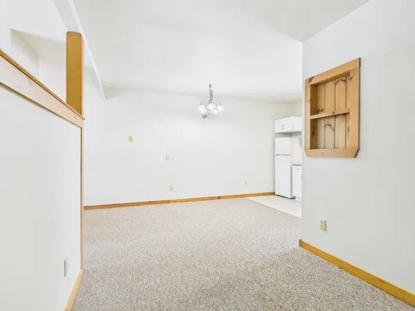 $600 | 1555 Main Street, Unit 2, Pittsburg, NH 03592