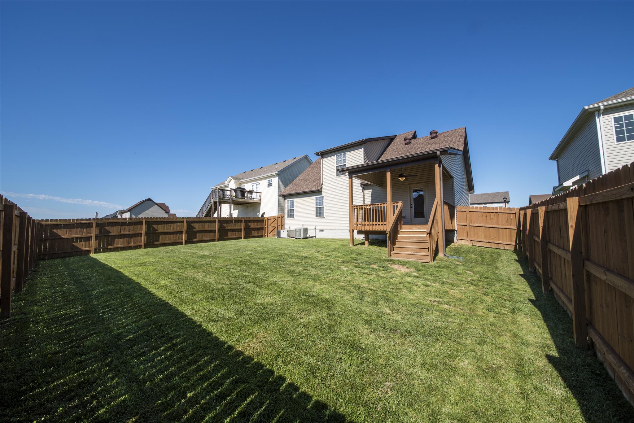 3775 Suiter Road Clarksville, TN 37040 - Photo 6 of 29 a front view of a house with garden